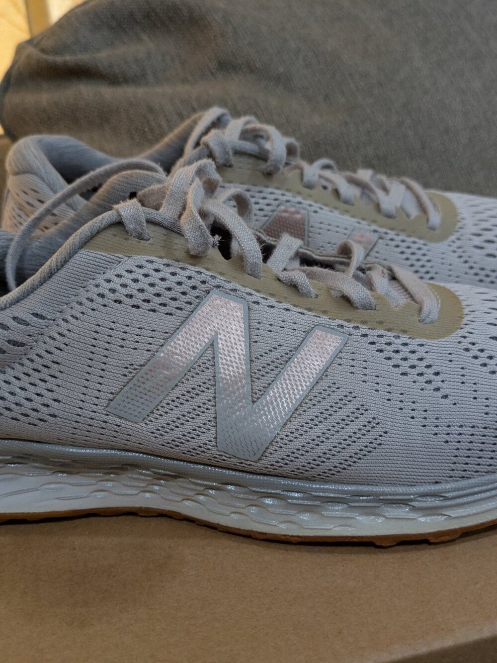 New Balance Arishi Running Shoe Women's Size 8.5 Color Gray Good Condition